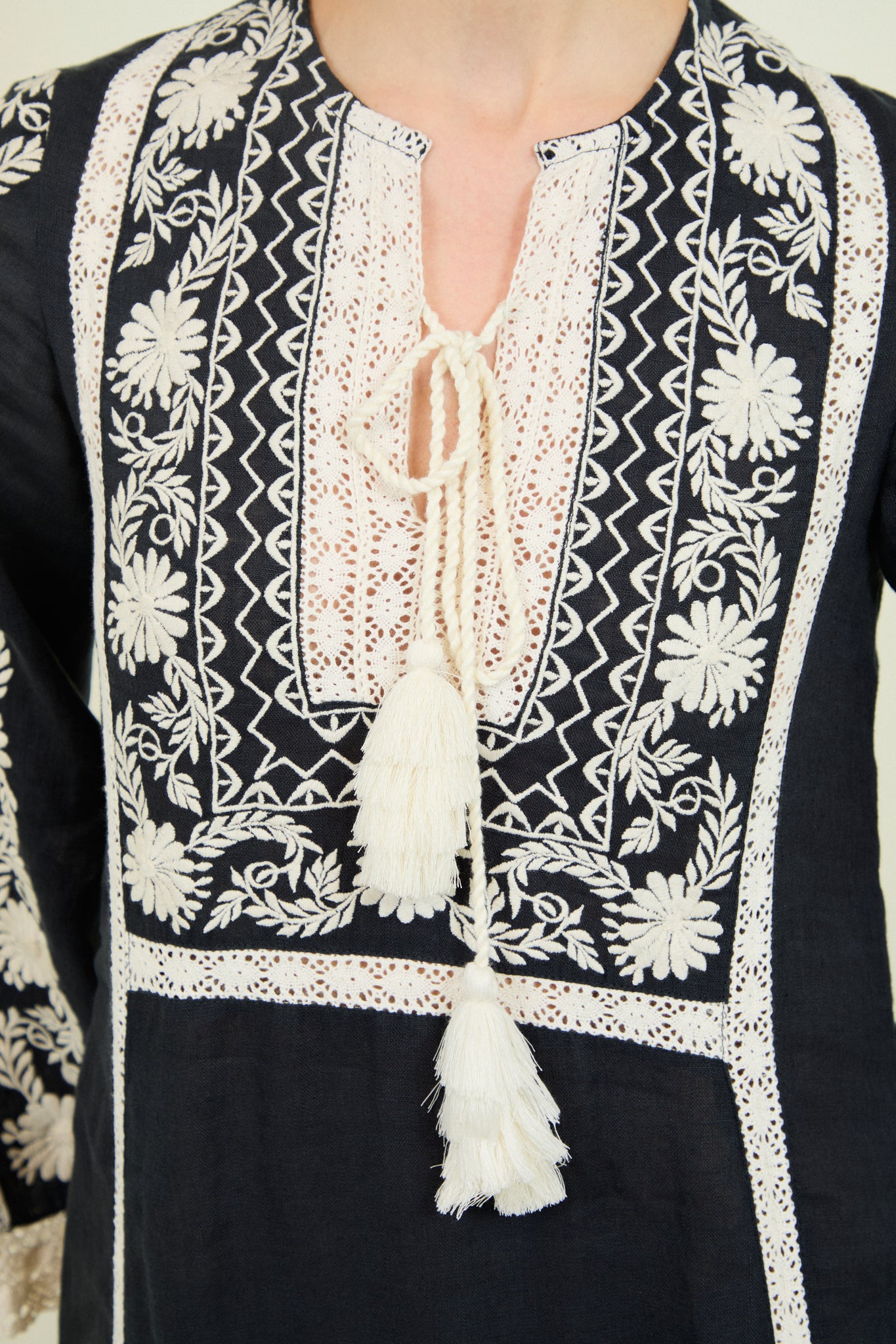 BLACK EMBROIDERED TUNIC GFPP06